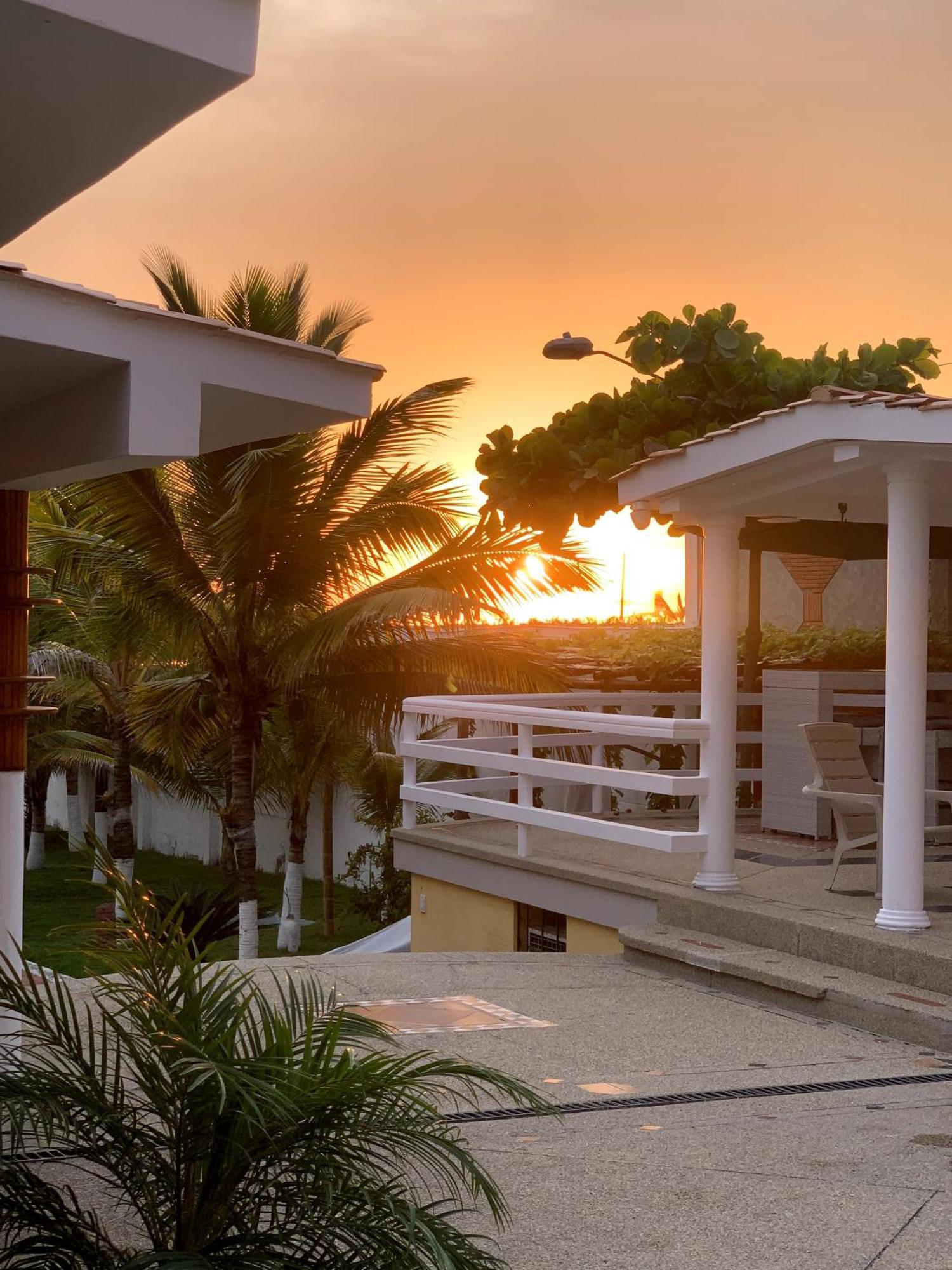 Hotel La Mar Playas Exterior foto